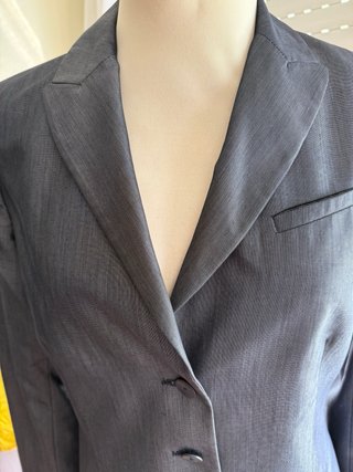 Traje de mujer Alba Conde gris con brillo