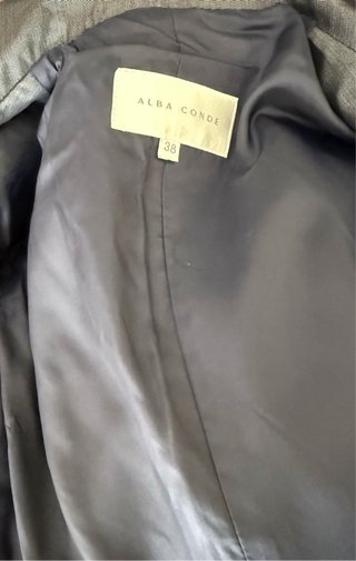 Traje de mujer Alba Conde gris con brillo