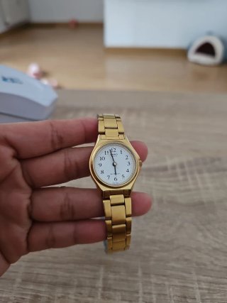 Reloj Casio Dorado y Blanco