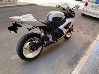 Suzuki GSXR600 K7 Blanca