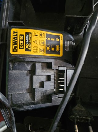 Trapano Tassellatore DeWalt XR con accessori