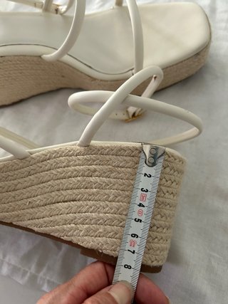 Alpargatas cuña Zara blancas