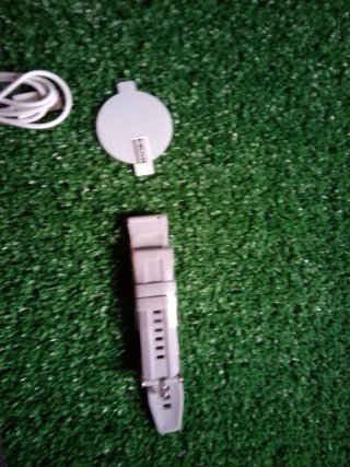Smartwatch gris y blanco