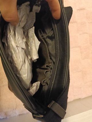 Bandolera Gabol negra y gris
