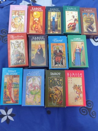 13 mazos de Tarot sin estrenar(precio por unidad)