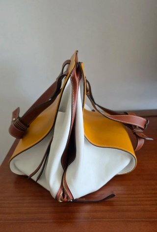 Bolso Loewe Hammock Blanco, Marrón y Mostaza