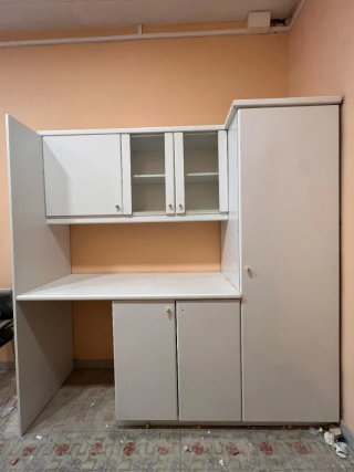 Mueble blanco y beige