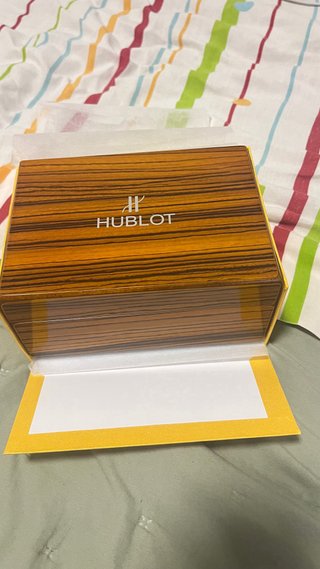 Reloj Moderno Automático con su caja  de madera