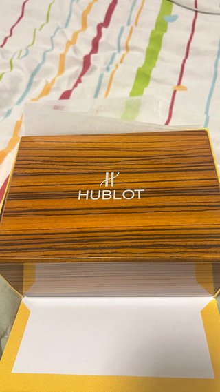 Reloj Moderno Automático con su caja  de madera