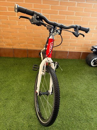 Bicicleta Woom 4 Roja, mejorada