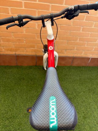 Bicicleta Woom 4 Roja, mejorada