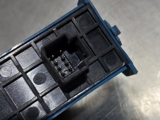 MANDO ELEVALUNAS TRASERO IZQUIERDO TOYOTA AVENSIS