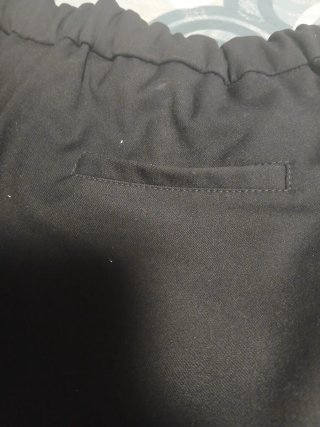 Bellissimo pantaloncino nero con bottoni dorati