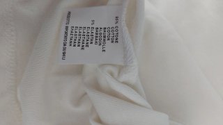 Abito bianco con cuore di perle