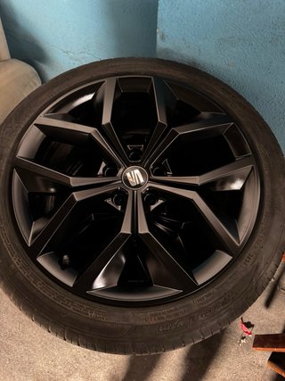 Llantas Seat negras R18