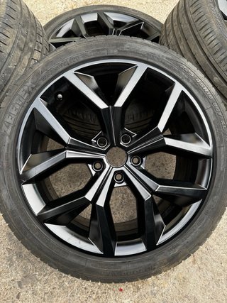 Llantas Seat negras R18