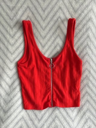 Top rojo con cremallera S