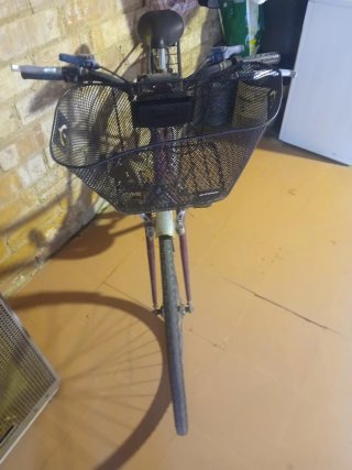 Bicicleta urbana con cesta