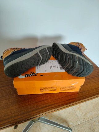 Botas de montaña y senderismo marca quechua n° 39