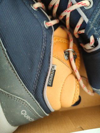 Botas de montaña y senderismo marca quechua n° 39
