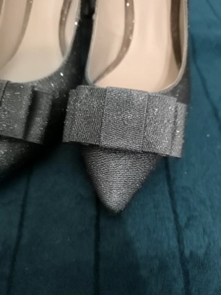 Zapatos de fiesta plateados MENBUR con lazo