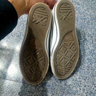Zapatillas Converse Blancas con Tachuelas Doradas
