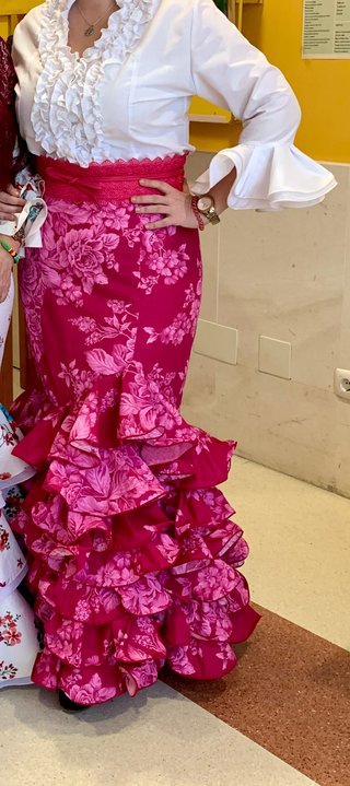 Falda flamenca volantes flores rosa
