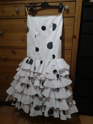 Vestido Flamenco Lunares Blanco y Negro