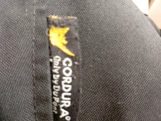 Chaqueta impermeable negra