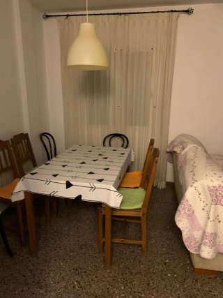 Una habitación en un piso compartido entre los 3