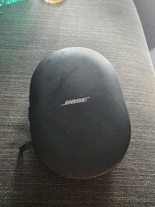 Bose QuietComfort Ultra con custodia