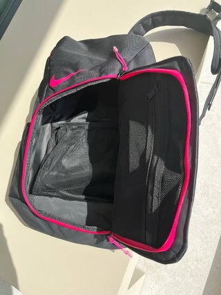 Mochila Nike Elite NUEVA huele a coche nuevo.