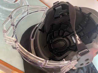 Casco hockey  SITKA con visera
