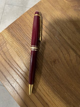 Bolígrafo Montblanc Burdeos y Oro