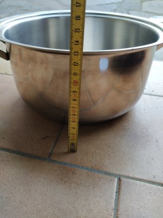 Pentola con manici