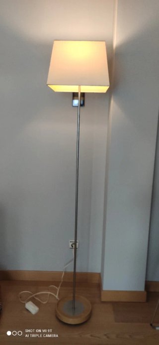 Lámpara de pie moderna metal y madera