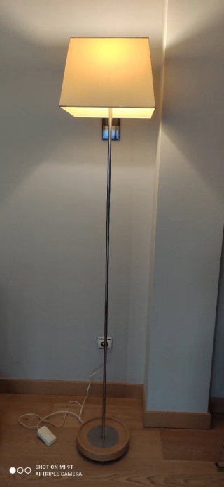 Lámpara de pie moderna metal y madera