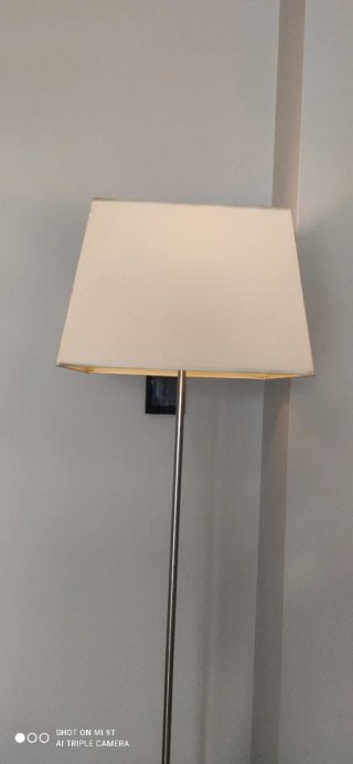Lámpara de pie moderna metal y madera