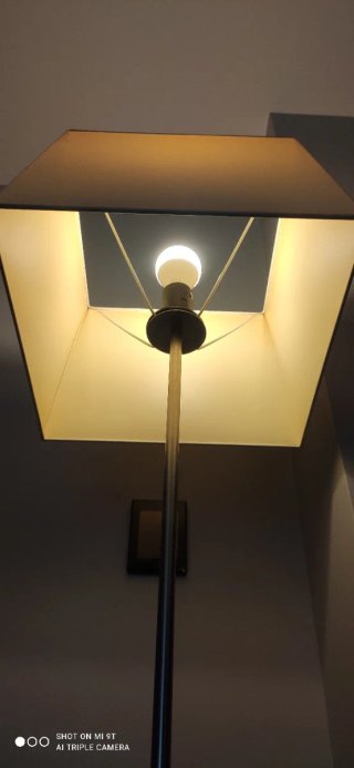 Lámpara de pie moderna metal y madera