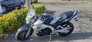 Suzuki 600 Naked Negra y Plateada GSR