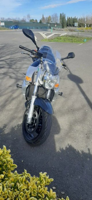 Suzuki 600 Naked Negra y Plateada GSR