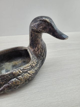 ESCULTURA DE PATO DE BRONCE