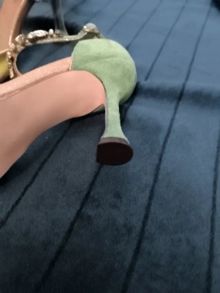 Zapatos de fiesta verde con pedrería