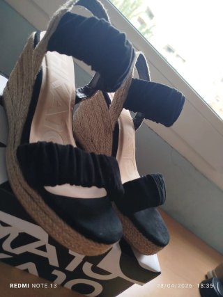 Sandalias cuña negras mujer