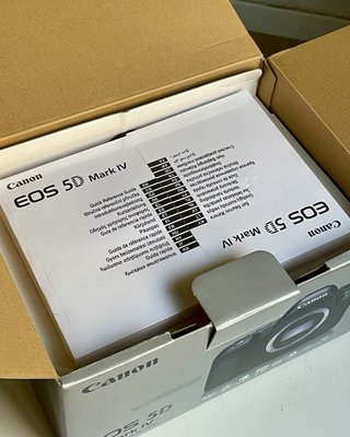 Caja Canon EOS 5D Mark IV