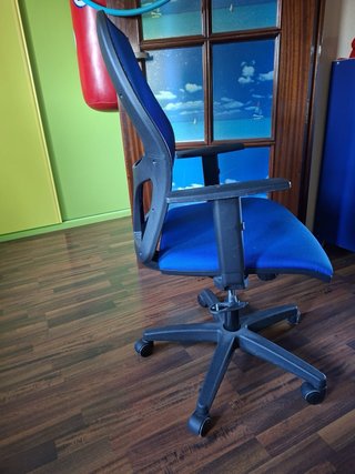Silla de escritorio ergonómica azul