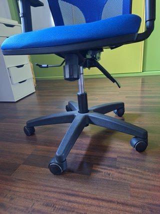 Silla de escritorio ergonómica azul