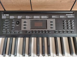 Teclado Alesis Melody 61 con soporte y banqueta