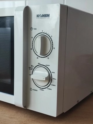 Microondas blanco KONEN