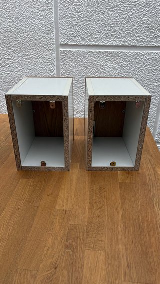 Confezione di 2 Comodini Nordici in Legno e Bianco